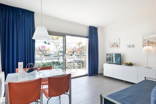 Apartamentos Castellmar Кастелдефелс Екстериор снимка
